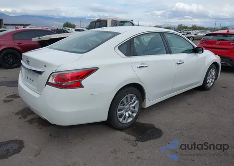 2015 Nissan Altima 2.5 S из США, поврежденный, VIN 1N4AL3AP4FN865158